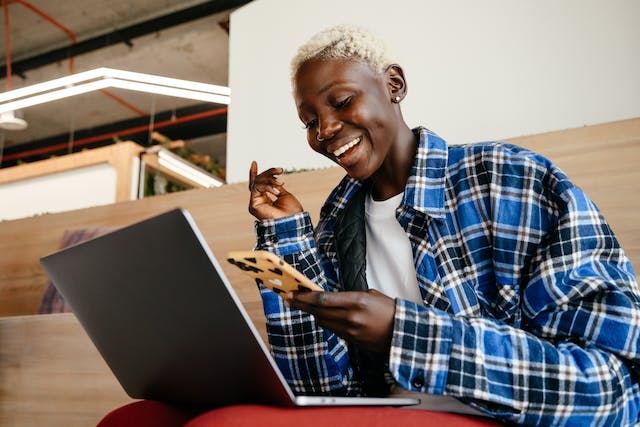 Business lady making mobile transaction